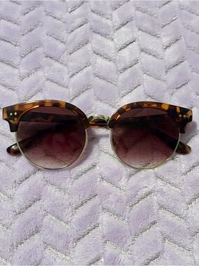 Francesca's Tortoise Frame Sunglasses with Brown Gradient Lenses
